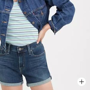 Levis Mid Length Short